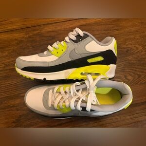 LIKE NEW Nike Air Max 90 Volt Kids 7Y